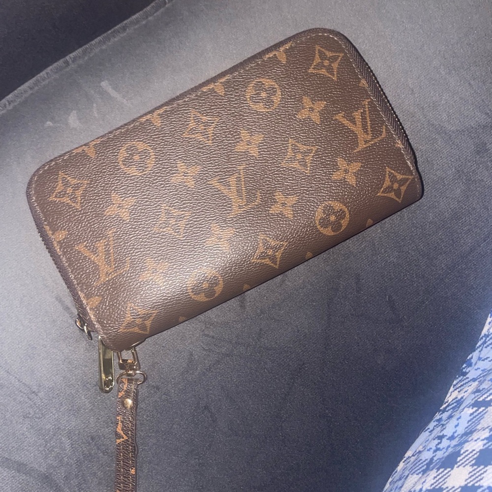 Louis Vuitton Authentic Vintage Double Zip Wallet